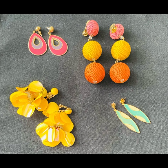 Vintage pairs of earrings